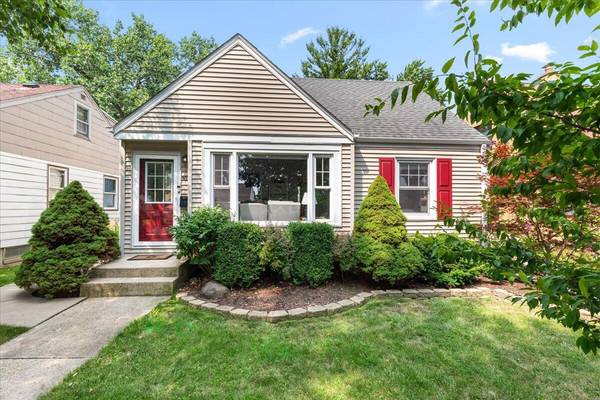 3035 N 88th STREET, Milwaukee, WI 53222-4649