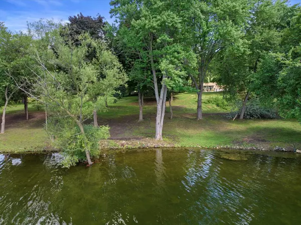 W343N6205 S BAYVIEW ROAD #Lt2, Oconomowoc, WI 53066-5101