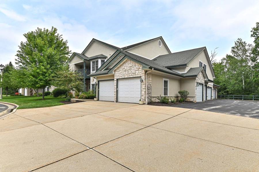 10216 W Deerwood LANE #24, Franklin, WI 53132-8124