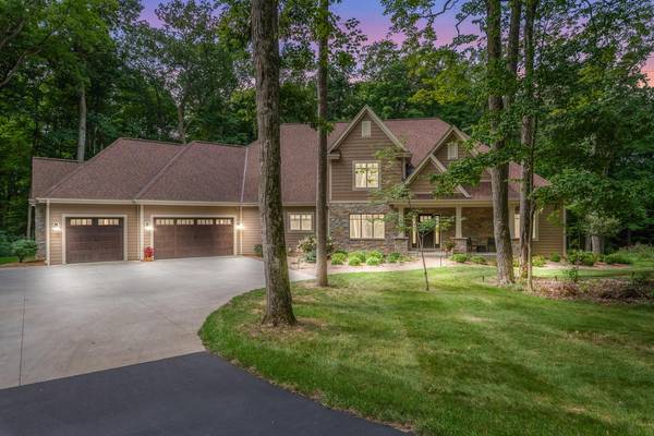 2741 Shagbark DRIVE, Kewaskum, WI 53040-0484