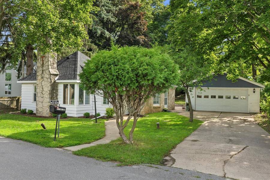 W330N6304 Hasslinger DRIVE, Nashotah, WI 53058-9431