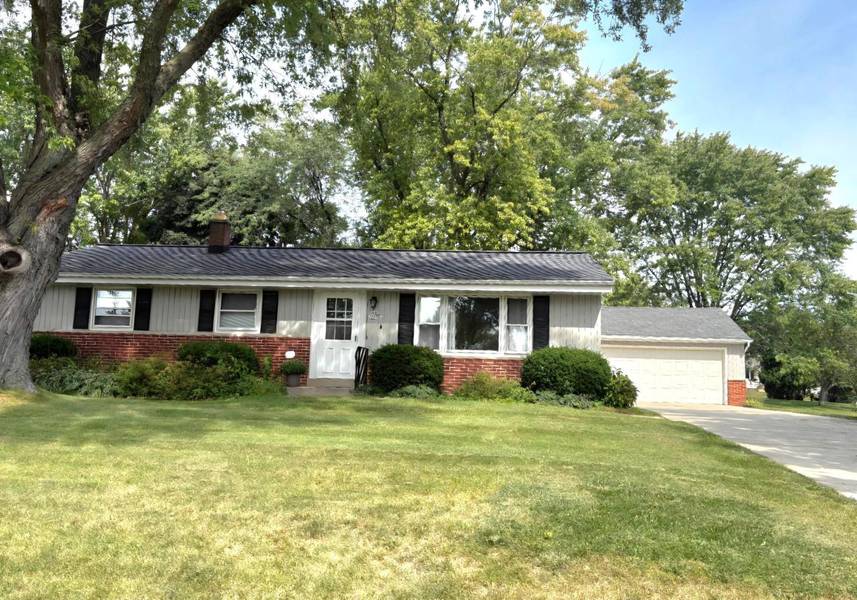 N62W23794 Hickory DRIVE, Sussex, WI 53089-3704