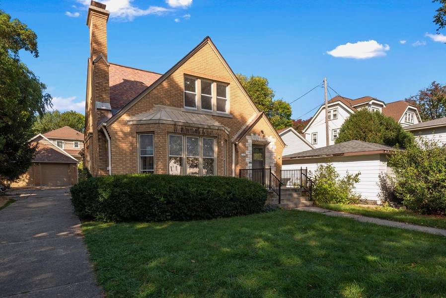 1443 N 65th STREET, Wauwatosa, WI 53213-2935