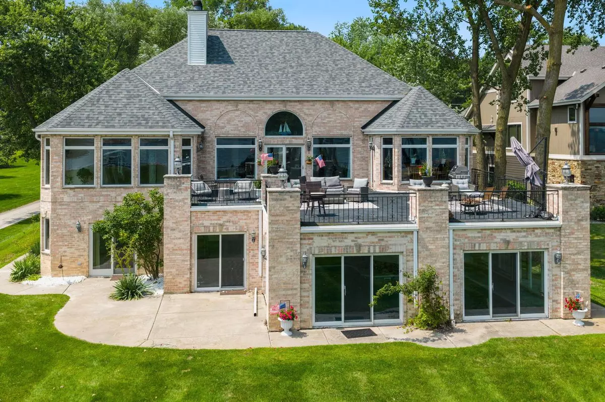 Pewaukee, WI 53072,W304N2470 Maple AVENUE