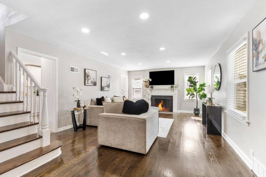 4578 N 103rd STREET, Wauwatosa, WI 53225-5322