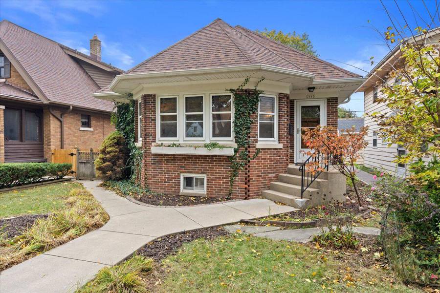 2643 S Linebarger TERRACE, Milwaukee, WI 53207