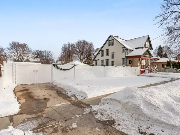 Manitowoc, WI 54220,711 North 10th ST