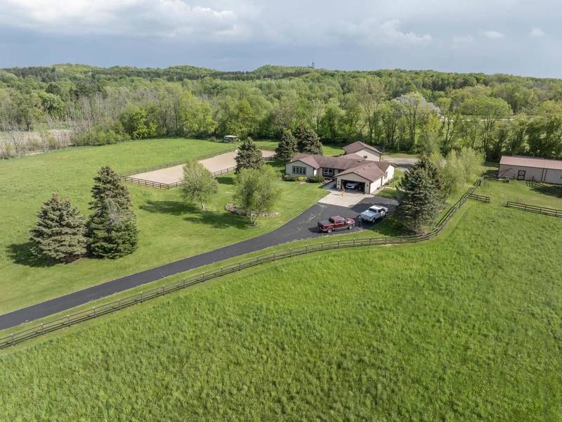 6039 Shannon Road, Hartford, WI 53027-9089