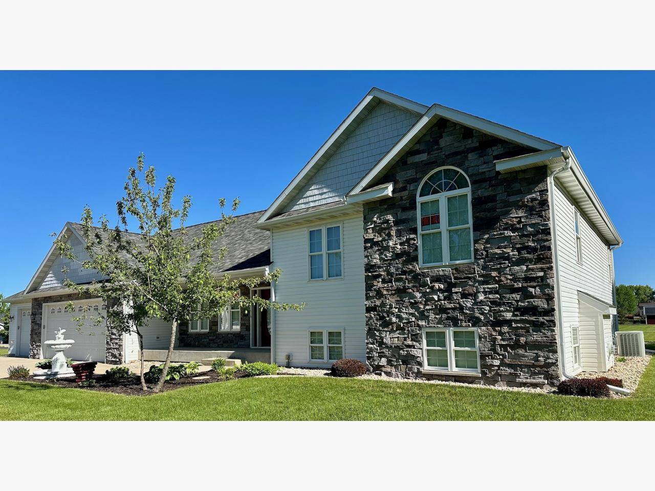 W7320 Kristen Drive, Pardeeville, WI 53954
