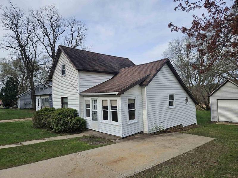 617 center Street, Wonewoc, WI 53968