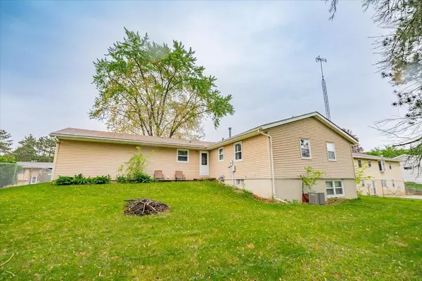 Portage, WI 53901,864 Suellen LN