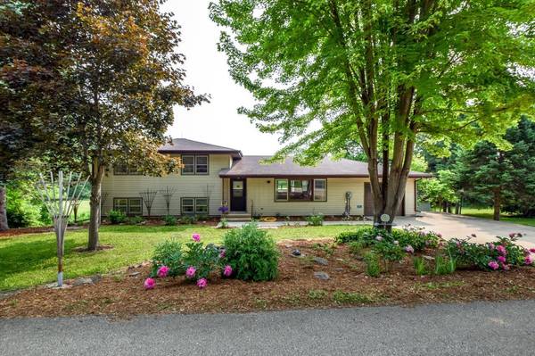 5802 Woodland Drive, Waunakee, WI 53597-8601