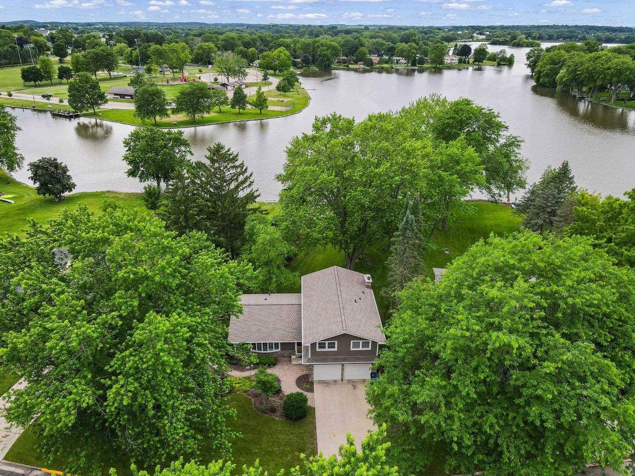 521 Maunesha Drive, Marshall, WI 53559