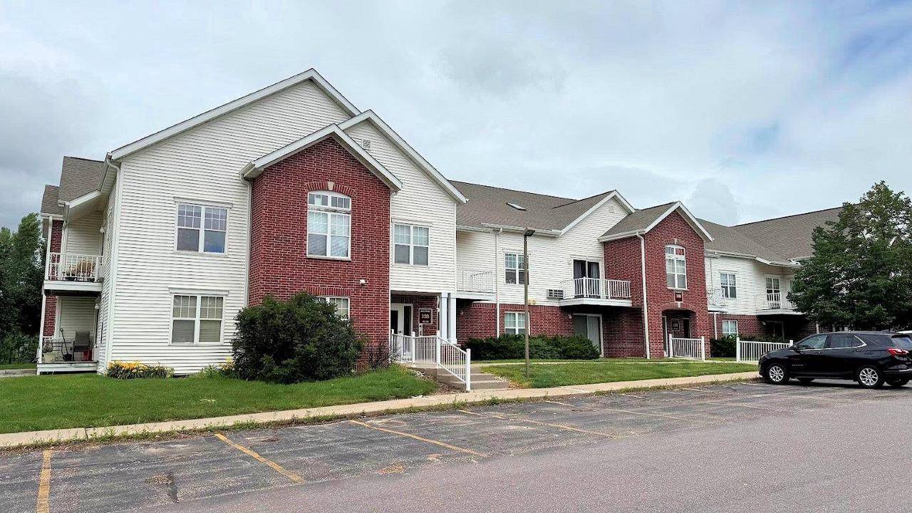 33B Grand Canyon Drive #109, Baraboo, WI 53913