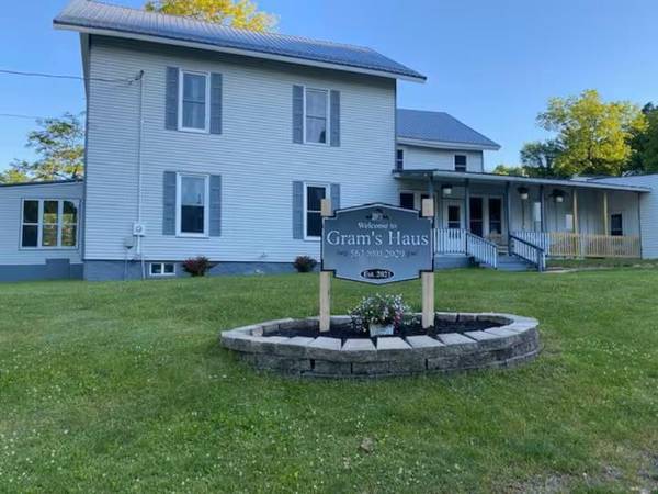210 Center Avenue, Mcgregor, IA 52157