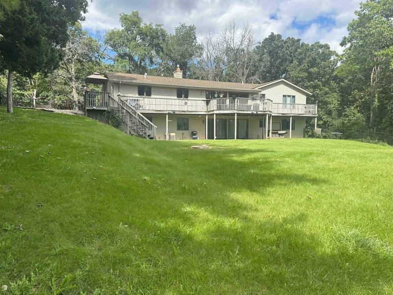 2604 N Emerald Grove Road, Milton, WI 53563-8618