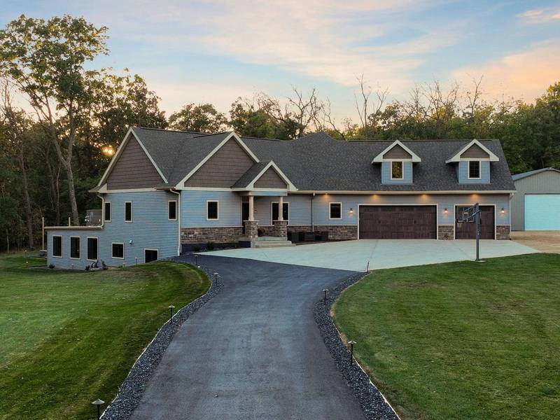 N8383 Smith Road, Brooklyn, WI 53521