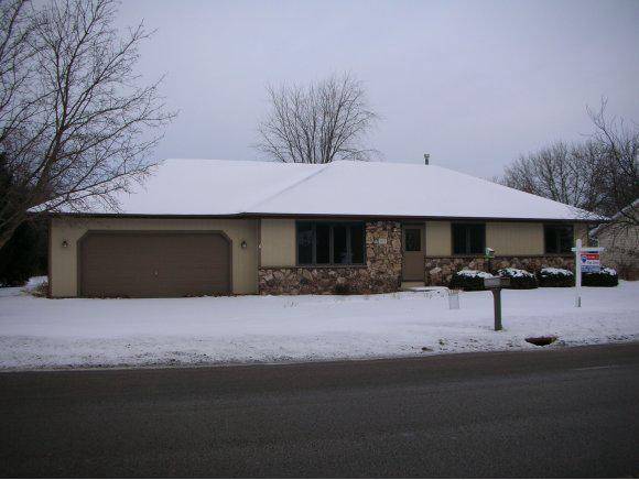 707 N OAKWOOD RD, Oshkosh, WI 54904-7744