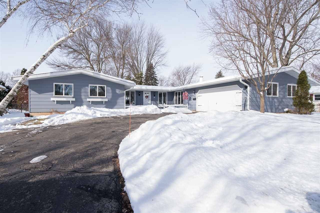 1731 WHITE SWAN DRIVE, Oshkosh, WI 54901-3126