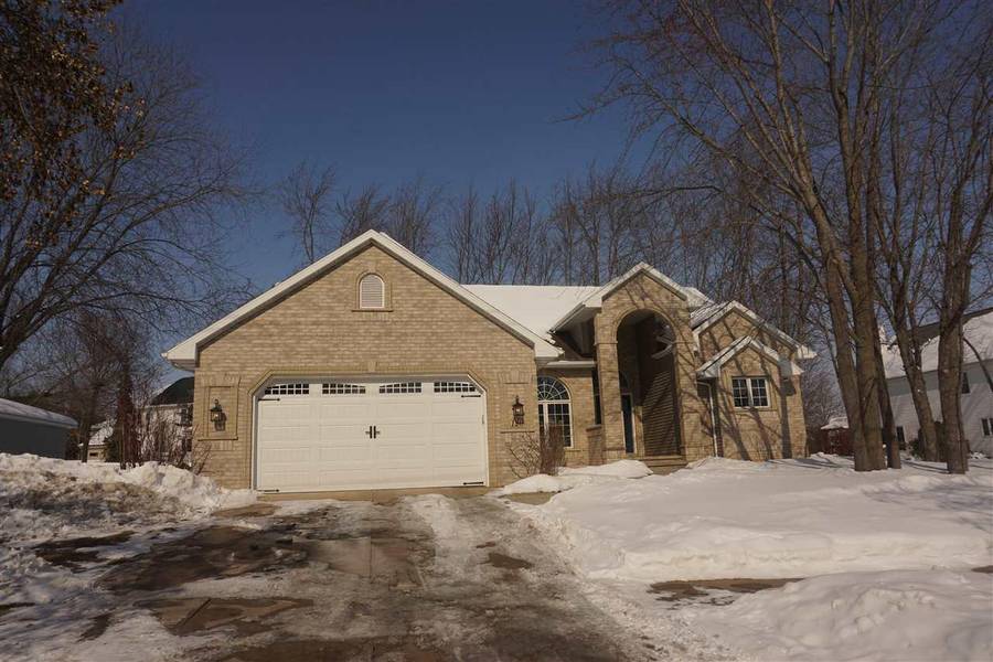 120 E EVERGREEN DRIVE, Appleton, WI 54913