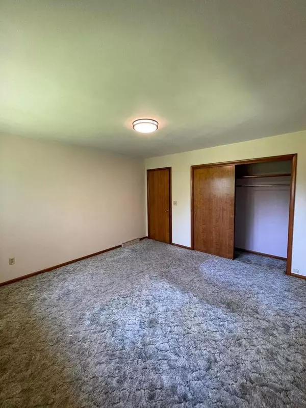 Marinette, WI 54143,916 WALNUT ST