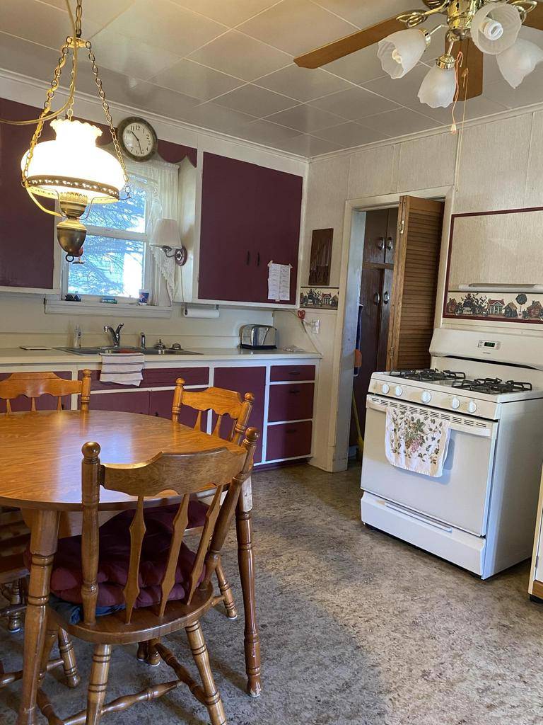 Marinette, WI 54143,402 TERRACE AVENUE