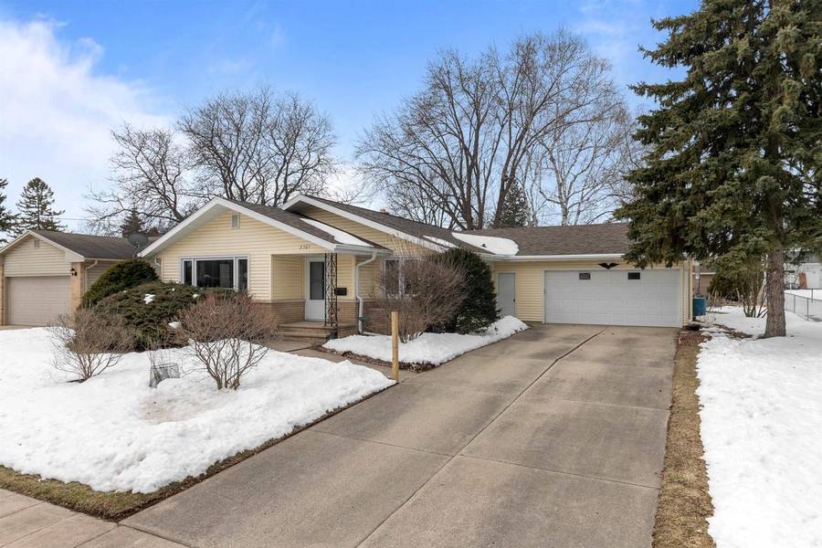 2703 KESTING COURT, Appleton, WI 54911