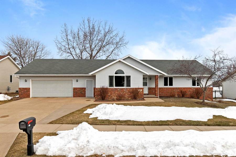 132 W WAYFARER LANE, Appleton, WI 54913