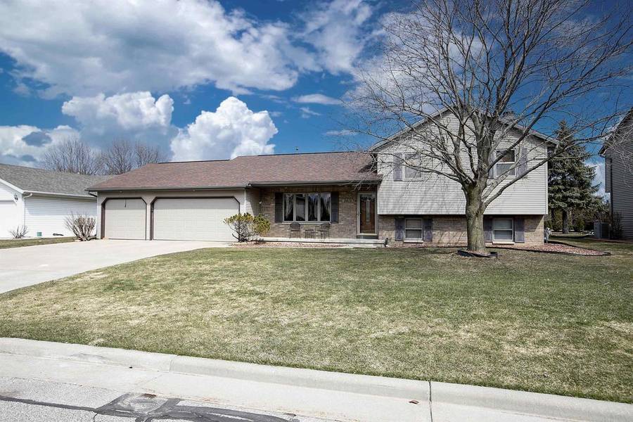 2412 W ROSELAWN DRIVE, Appleton, WI 54914