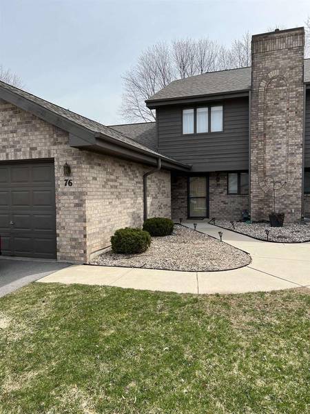 76 SPENCER VILLAGE COURT, Appleton, WI 54914