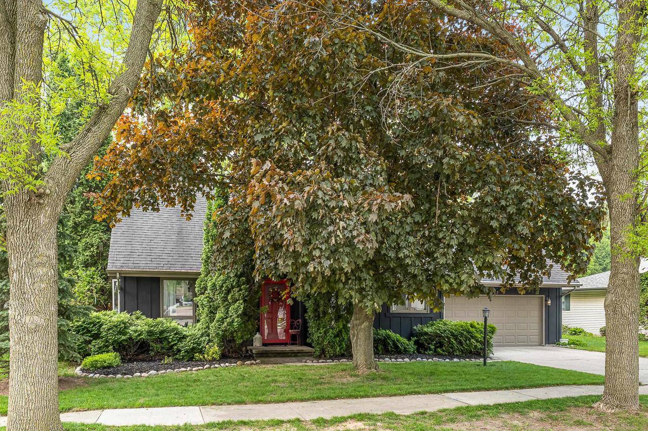 Kaukauna, WI 54130-3045,565 WILDWOOD DRIVE