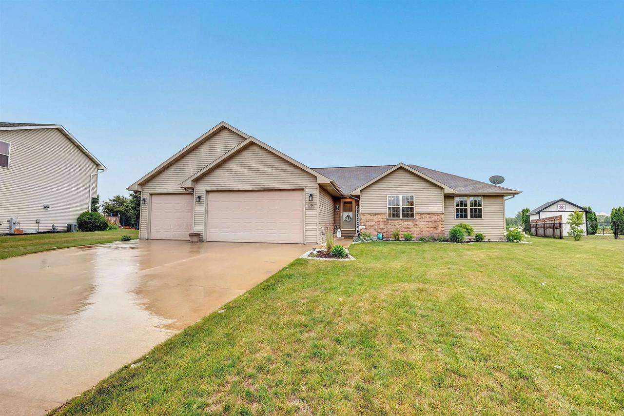 1534 MCRAE CIRCLE, Green Bay, WI 54311