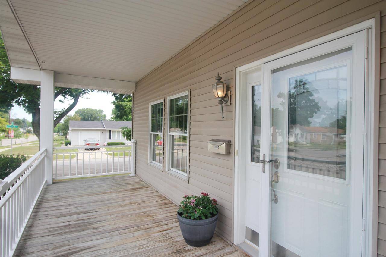Green Bay, WI 54302,832 N HENRY STREET