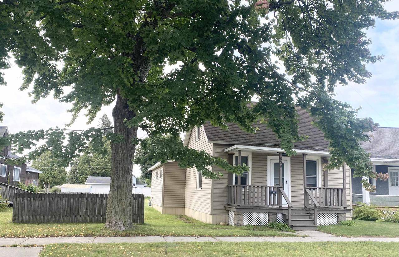809 PARNELL STREET, Marinette, WI 54143