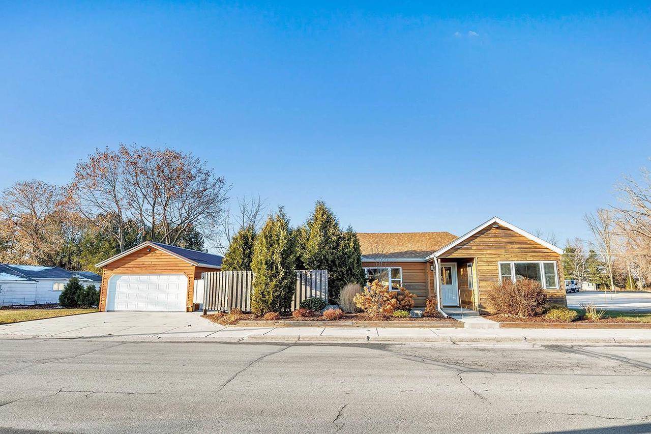565 CALDWELL AVENUE, Oconto Falls, WI 54154