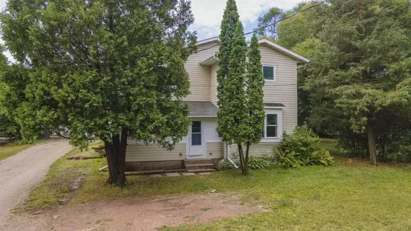 922 EVANS STREET, Waupaca, WI 54981