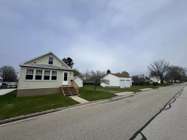 213 5TH STREET, Oconto, WI 54153