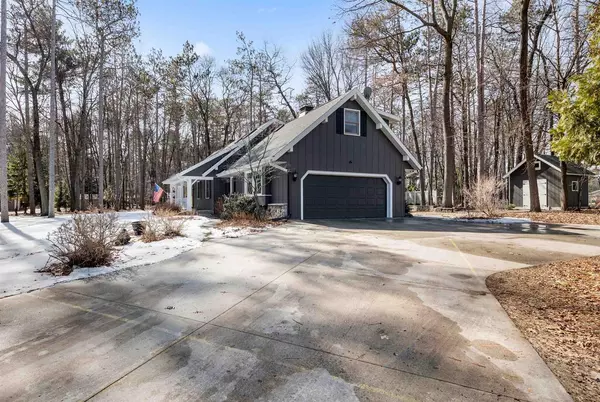 Marinette, WI 54143,716 SUNSET DRIVE