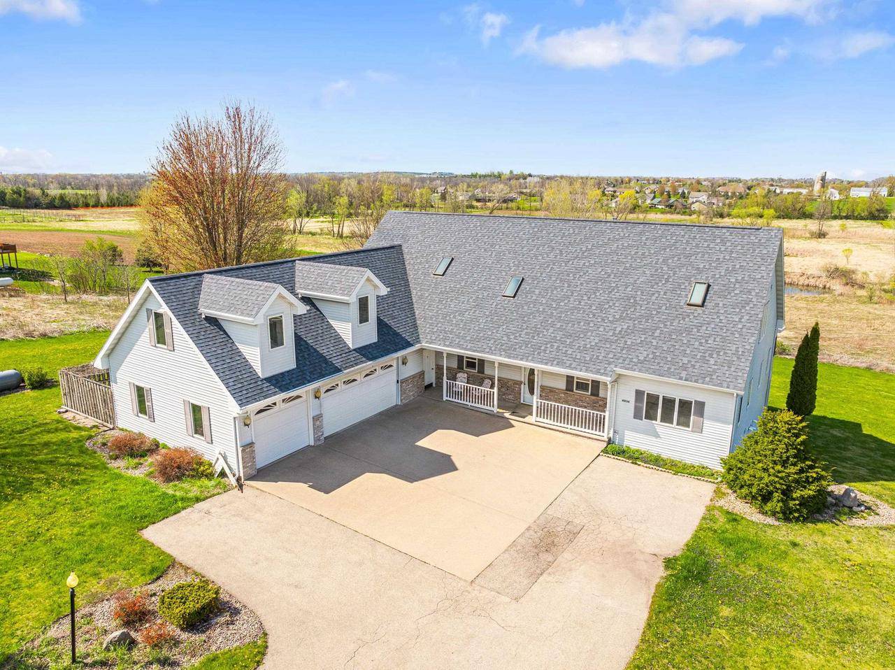 W8924 SPRING ROAD, Hortonville, WI 54944