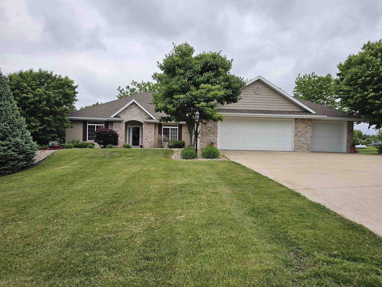 E6380 ESTHER DRIVE, Manawa, WI 54949-8722