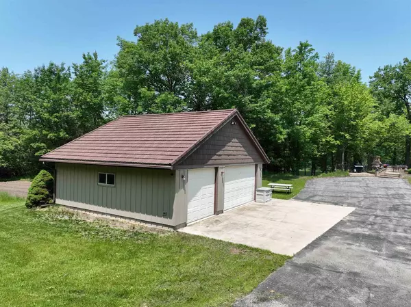 Gillett, WI 54124,11100 GANDT ROAD