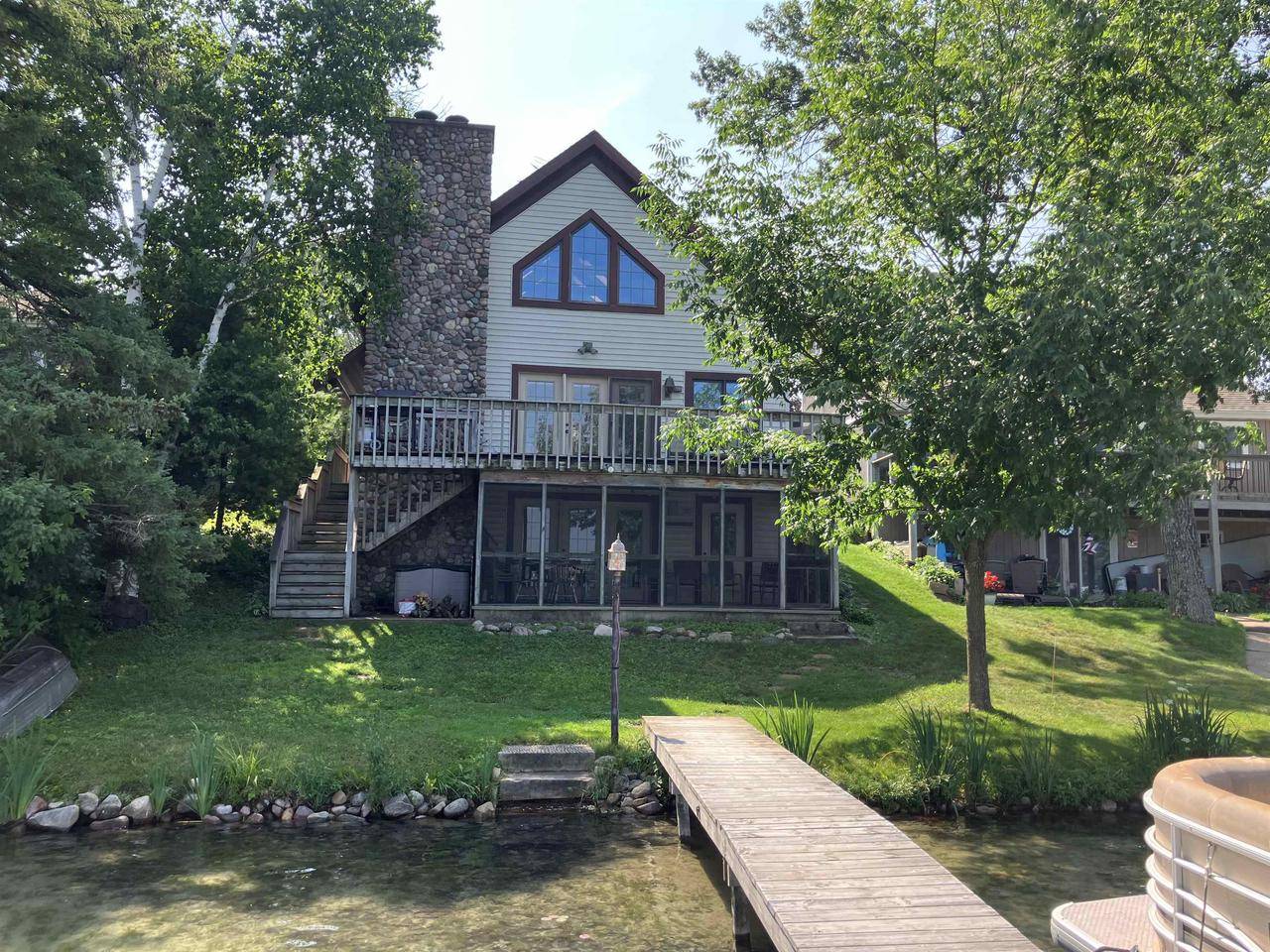 E1402 GRANDVIEW ROAD, Waupaca, WI 54981