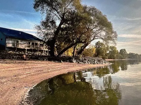 4061 NICOLET ROAD, Green Bay, WI 54311-9761