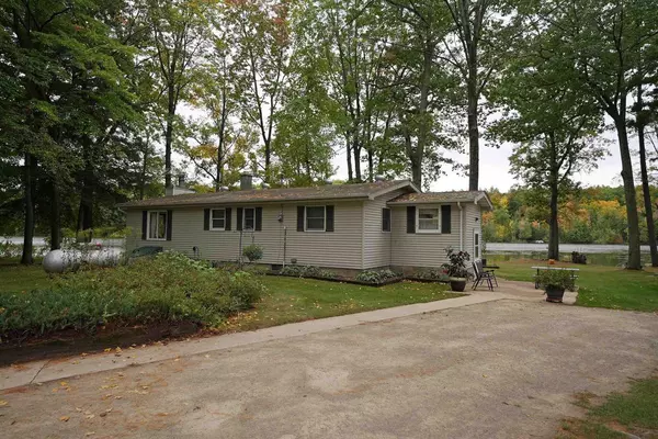 4951 MACHICKANEE LANE, Lena, WI 54139