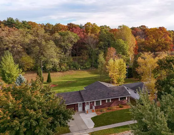 Green Bay, WI 54304,1255 LOCH DRIVE