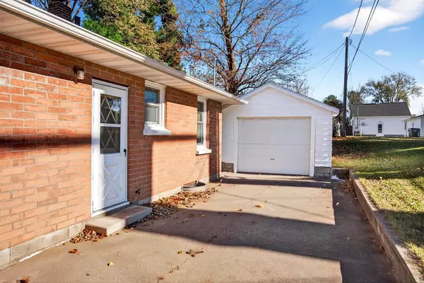 New London, WI 54961-1819,1104 SMITH STREET