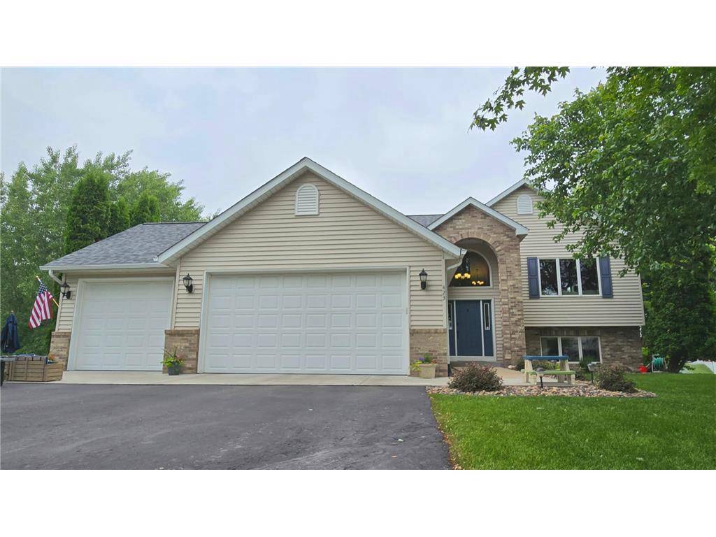 423 Durango Drive, Roberts, WI 54023