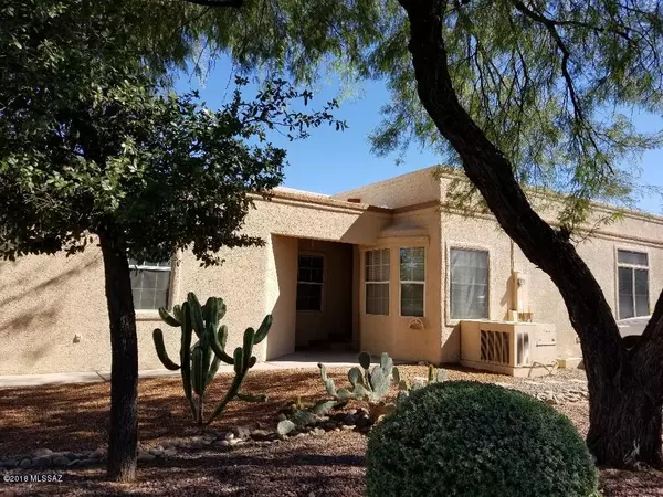 525 W Riverdale Court, Green Valley, AZ 85614