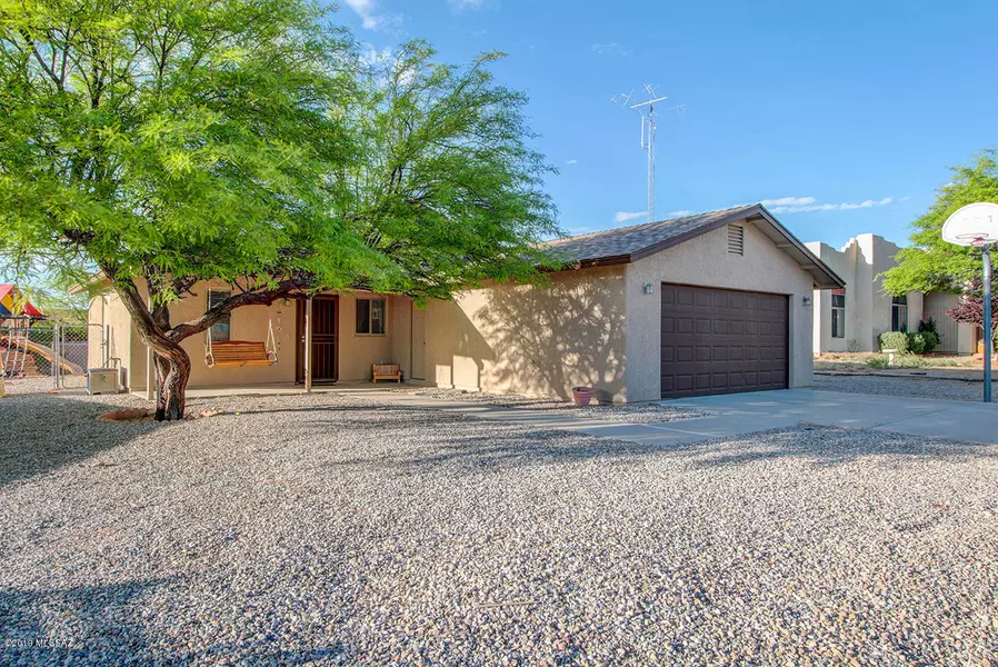 140 W Andrew Potter Street, Corona De Tucson, AZ 85641