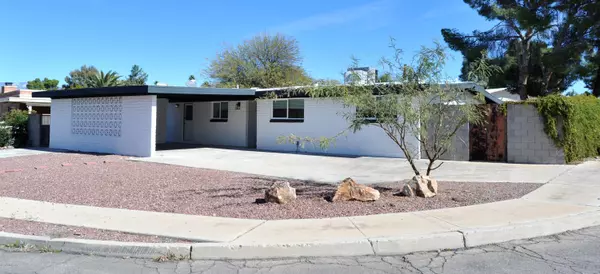 1633 S Augusta Place, Tucson, AZ 85710